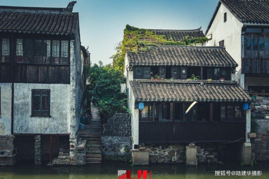 几千张照片选出35张，摄影师谈肖战《叁拾》幕后